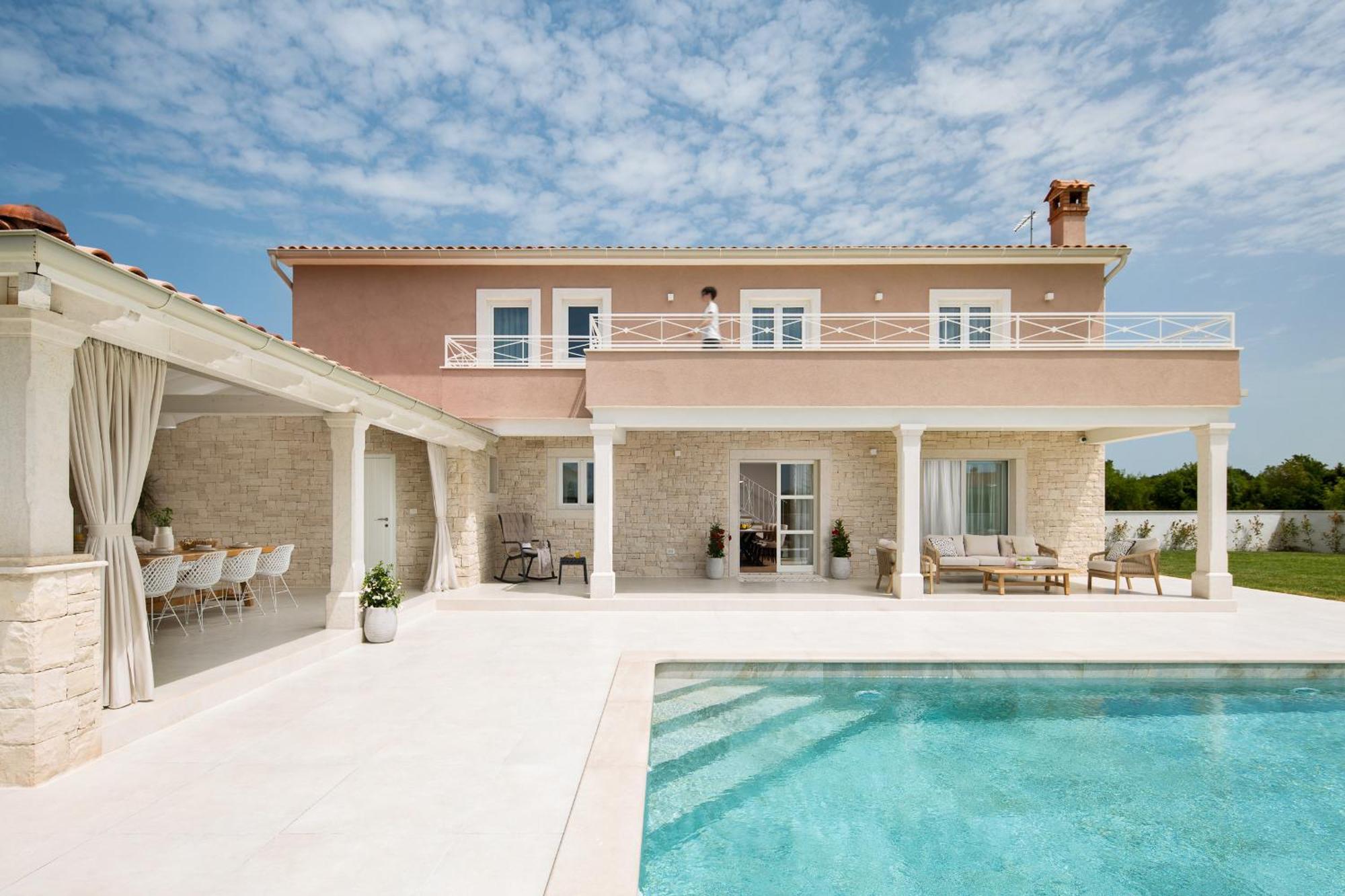 Villa Luxury Simona For 8 People In Istria With 32 M2 Salt-water Pool